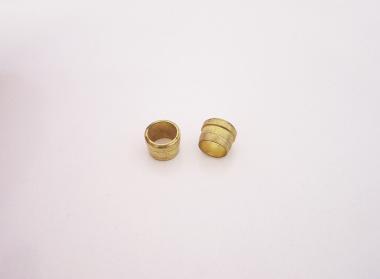 Roppantógyűrű 10 mm réz, vállas